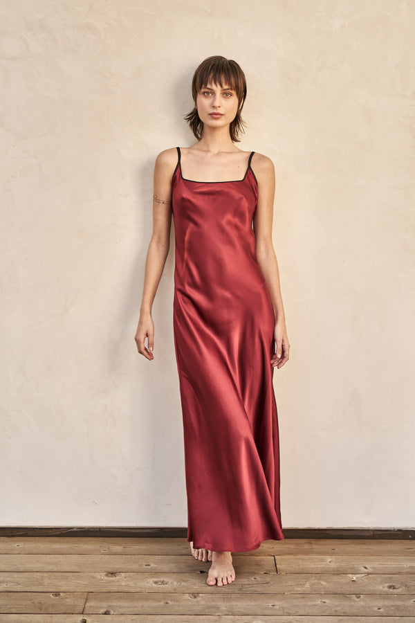 The Joni Silk Dress in Meridian Red